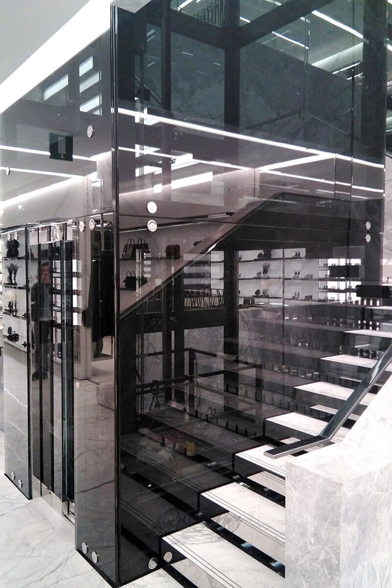 YVES-SAINT-LAURENT-MADRID-GROUPG4-000