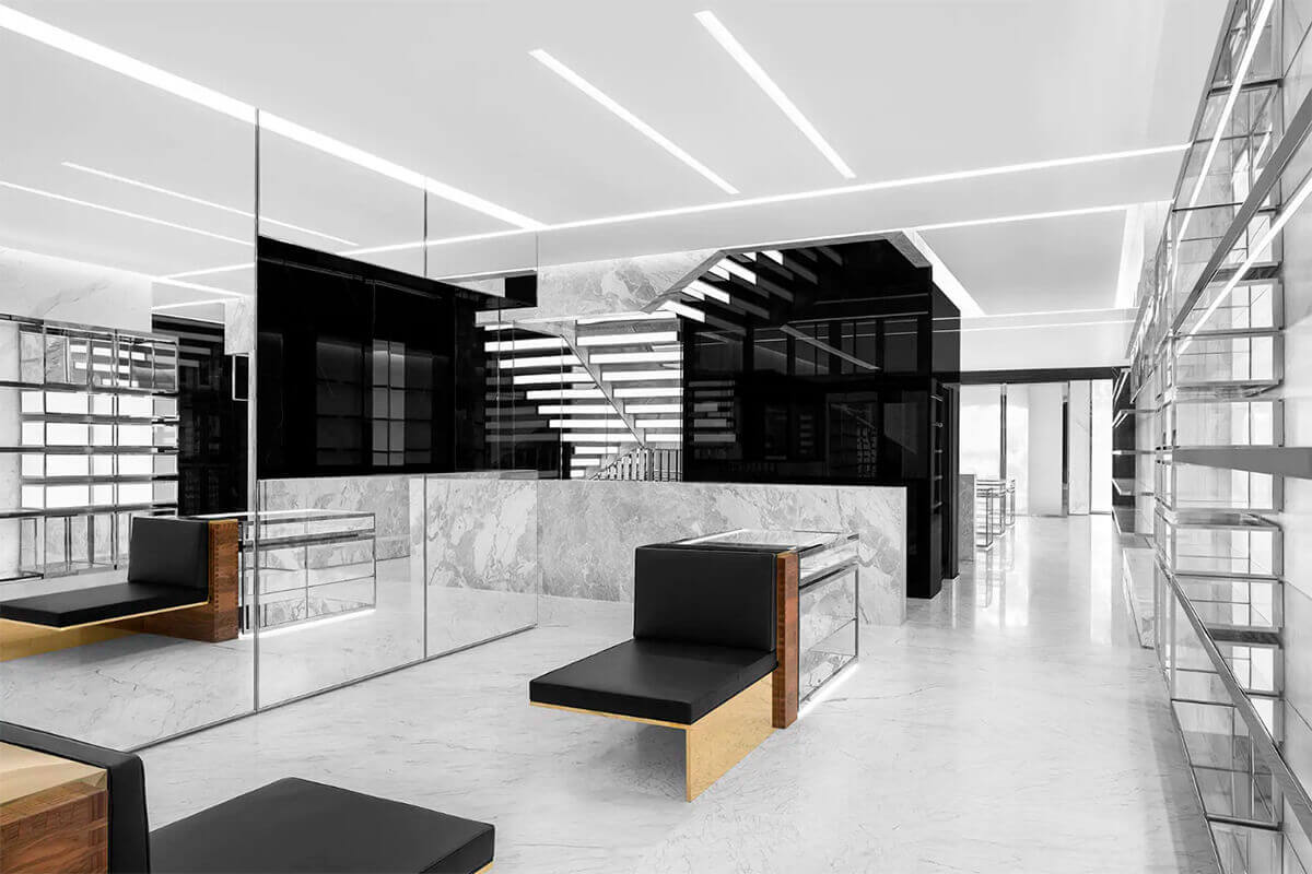 YVES-SAINT-LAURENT-MADRID-GROUPG4-002