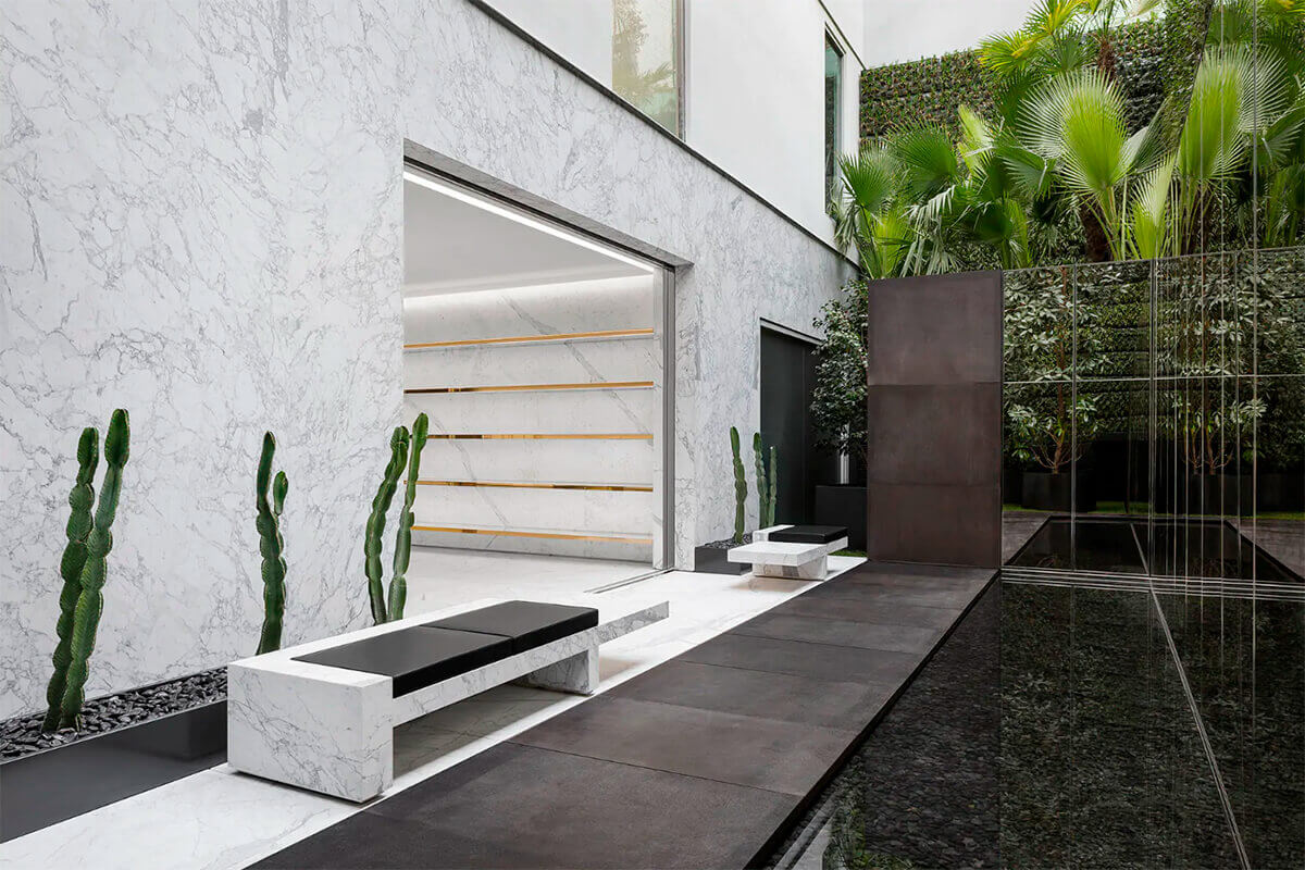 YVES-SAINT-LAURENT-MADRID-GROUPG4-005